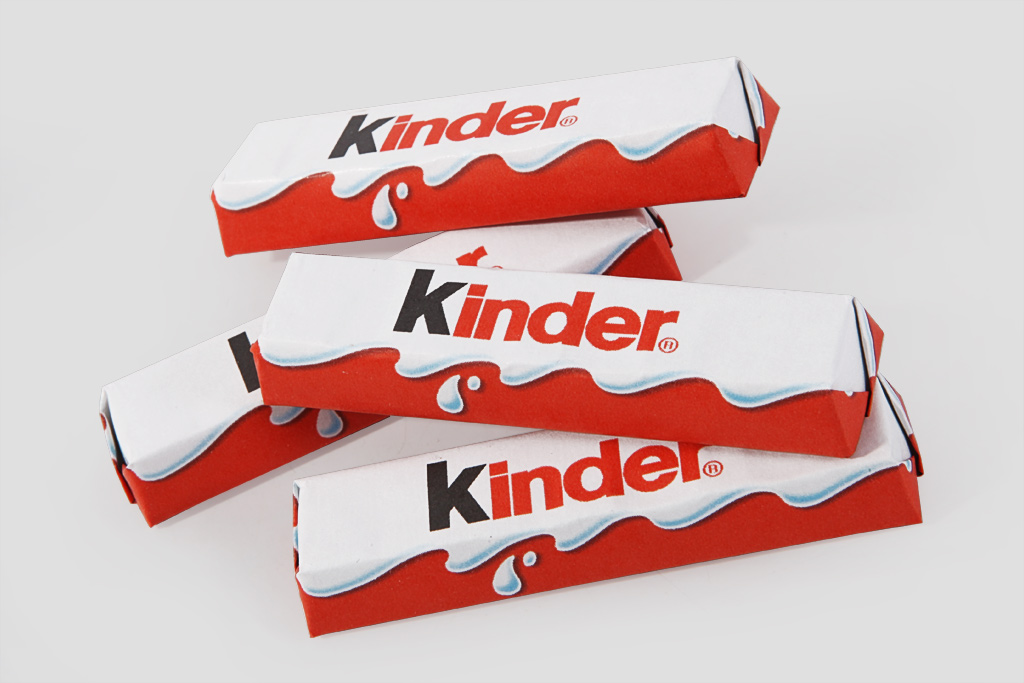 Kind red. Шоколадка Киндер. Kinder упаковка. Шоколадка kinder упаковка. Шоколад в упаковке.