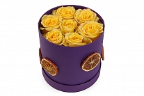 Букет 7 роз Хай Еллоу в шляпной коробке (фиолетовая)