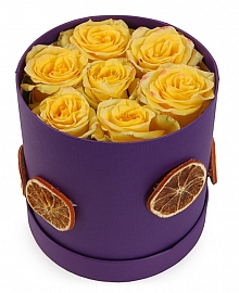 Букет 7 роз Хай Еллоу в шляпной коробке (фиолетовая)