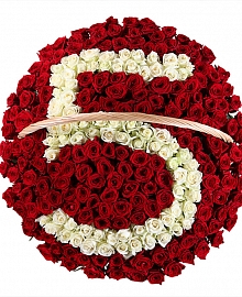 Букет Счастливое число из 251 розы в корзине