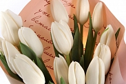 Букет 15 тюльпанов Слова любви, белые