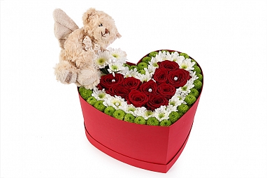 Букет Любовь и звезды в шляпной коробке сердце (с игрушкой)