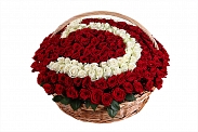 Букет Счастливое число из 251 розы в корзине