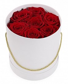 Букет 7 роз в шляпной коробке (белая)
